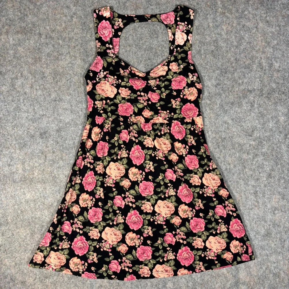 Forever‎ 21 Floral Skater Dress Girls Medium Black Pink Rose Keyhole Back Mini